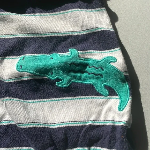 Carter’s onesie 24 months short set with alligator - Picture 3 of 4